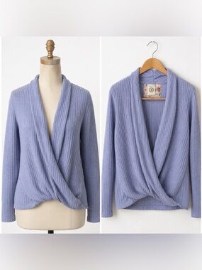 Anthropologie Akemi + Kin Lavender Waffle Knit Twist Front Top M